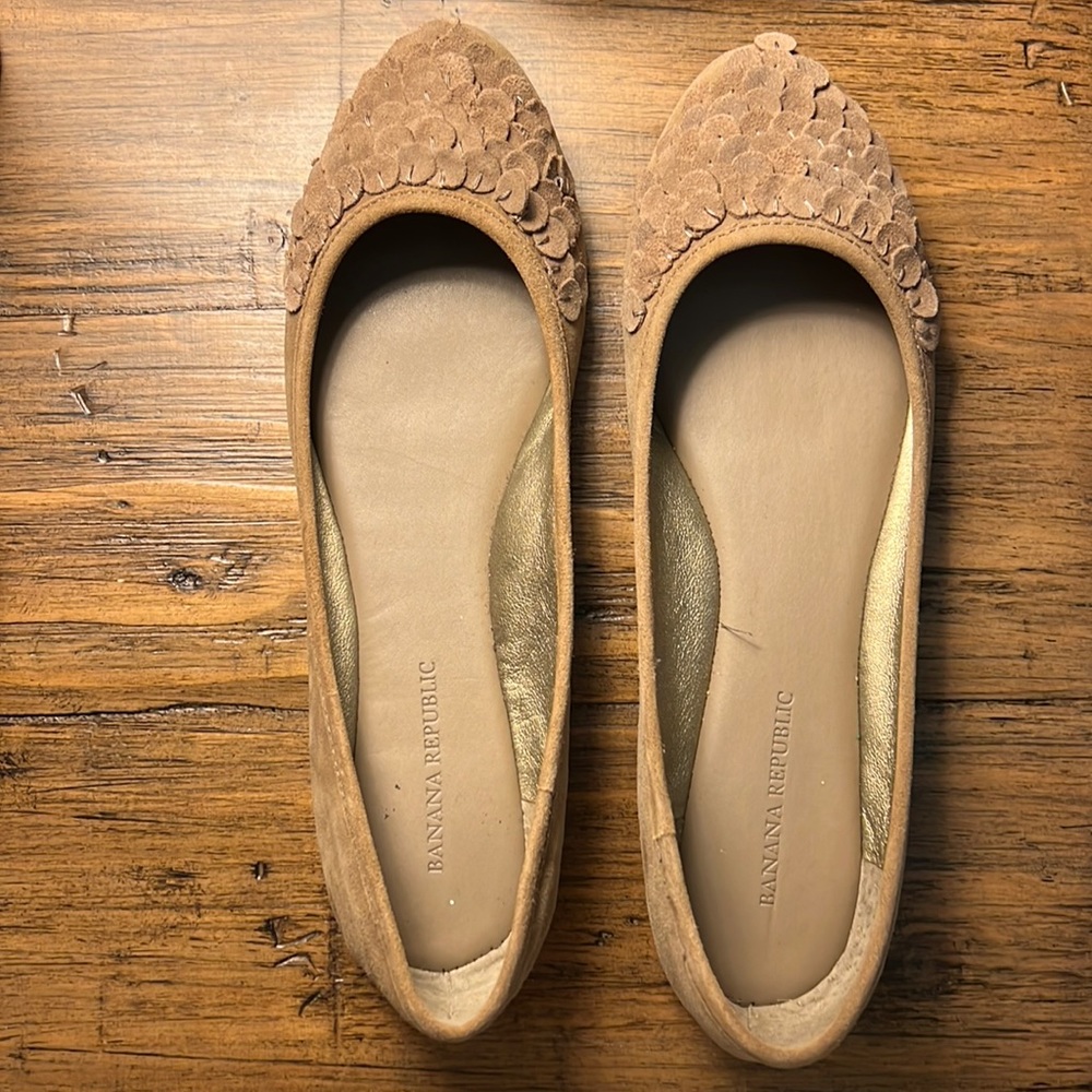 Banana Republic flat. Size 7-1/2. Only used once.
